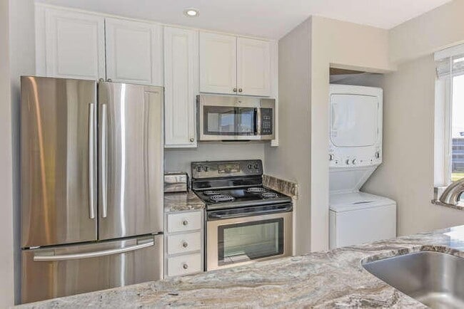 Building Photo - 353 S US Hwy 1