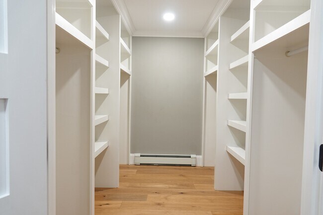 Building Photo - 4 Mill Pond LN