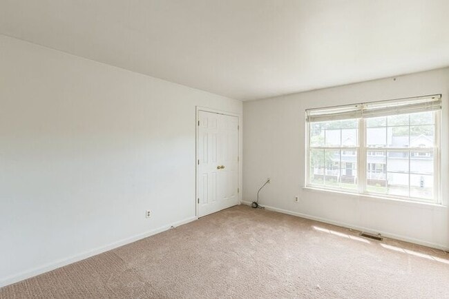Building Photo - 45808 Meadowlark Dr