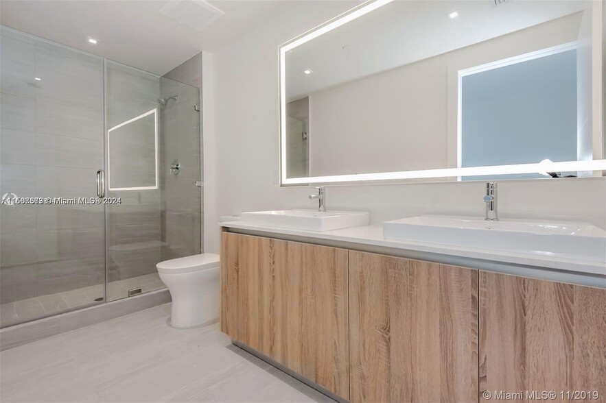 Bathroom - 2960 NE 207th St