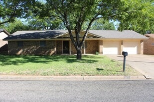 Building Photo - 1413 Center Dr