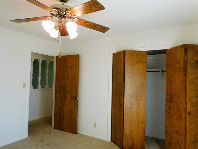 Building Photo - 9214 E Belmont Ave