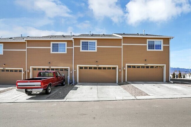 Building Photo - Move-In Ready Townhome | $1,000 Off First ...