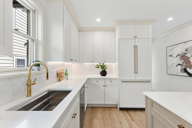 Building Photo - 8 Holly Ave