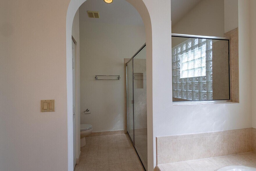 Building Photo - 6428 Garden Ct