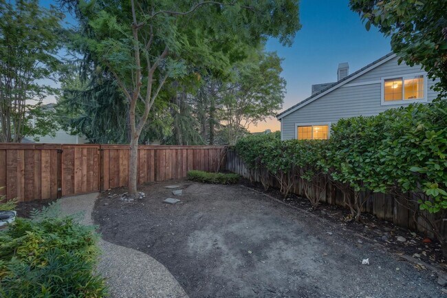 Building Photo - Single-Story Black Diamond Beauty on a Quiet Court with Private Backyard!!