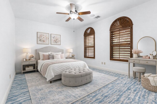 Building Photo - Elevated Executive Living in Lake Forest