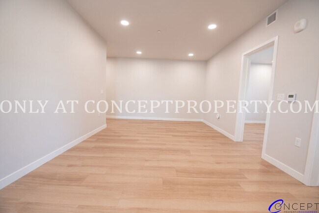 Building Photo - Spacious Luxury Living in a Modern Three-Bedroom Home at Studio Crossing!