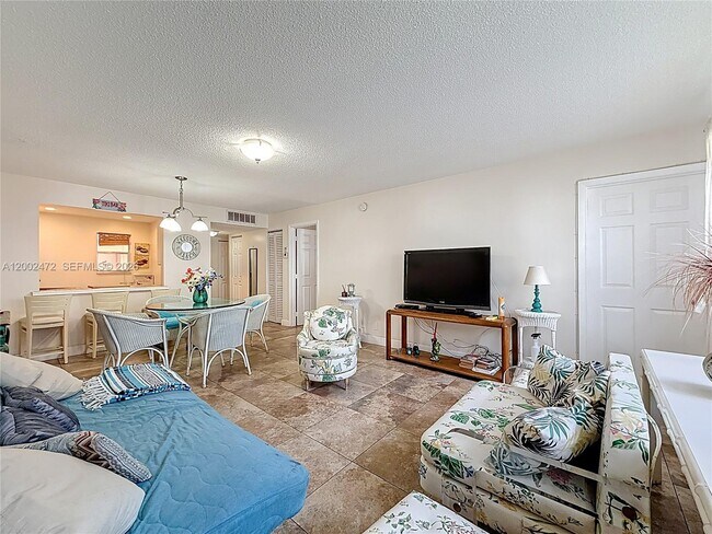 Building Photo - 410 SE 2nd St