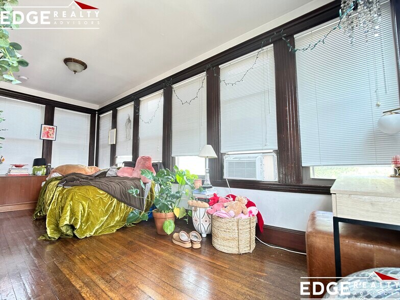 Building Photo - 324 Faneuil St