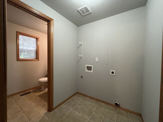 Building Photo - 3-Bed Home with Fireplace, Fenced Backyard, 2 Car Garage & Front Patio!