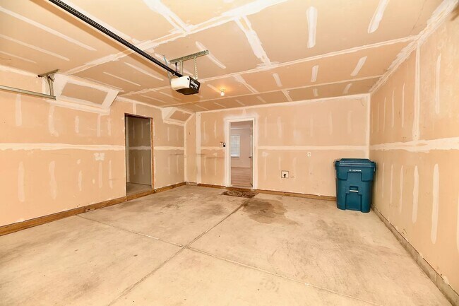Building Photo - 11888 Esty Way