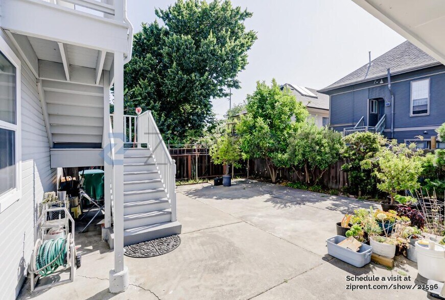 Building Photo - 1706 Hibbard St