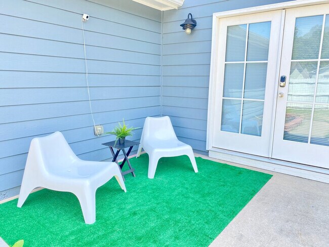 Building Photo - 220 Brookstone Trail