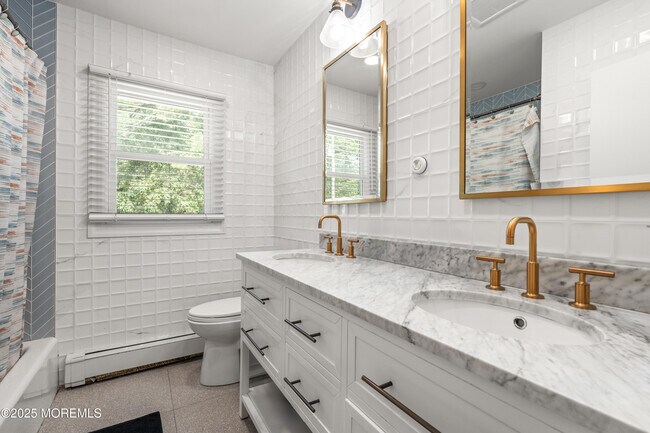 Building Photo - 460 Runyan Ave