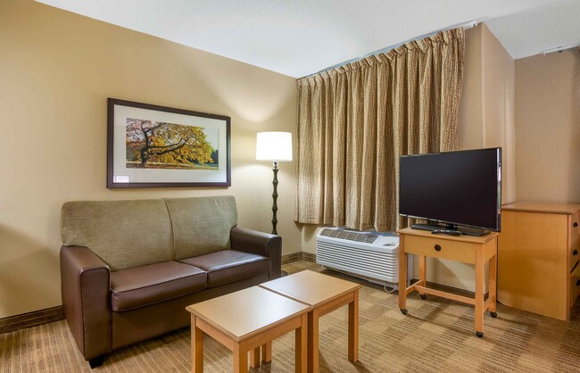 Building Photo - Furnished Studio-Providence - Airport