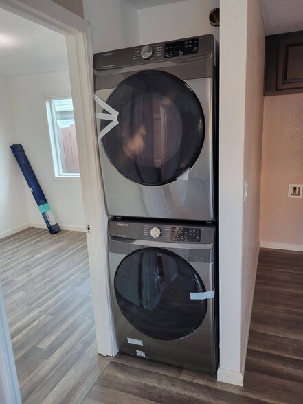 Washer /Dryer - 603 Genine Dr