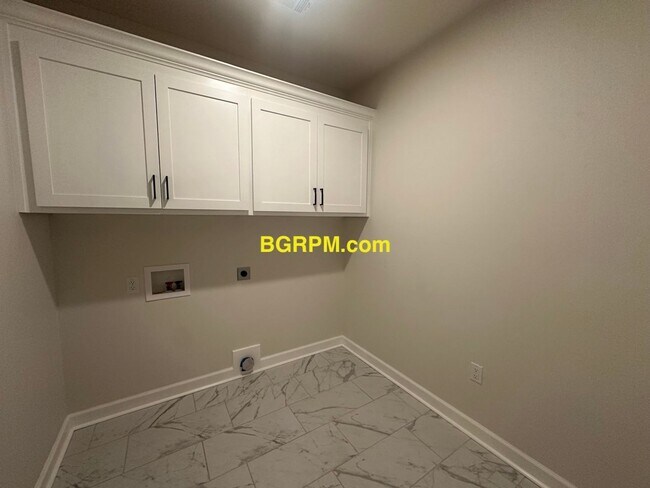 Building Photo - 3 BD 2 BA