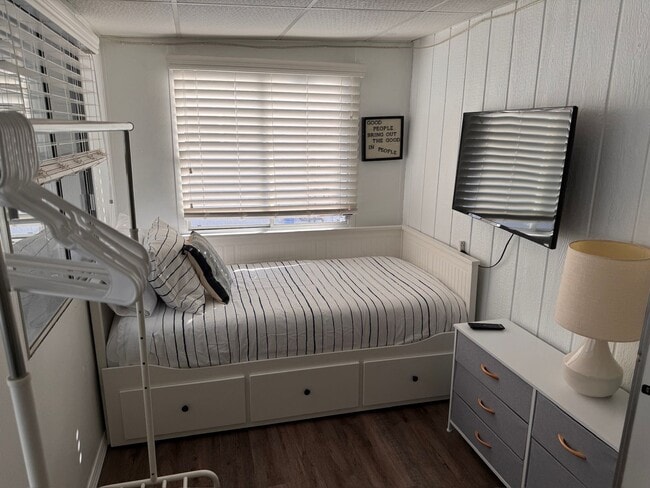 Building Photo - Grab Your Surfboard and Walk to Grandview Beach!