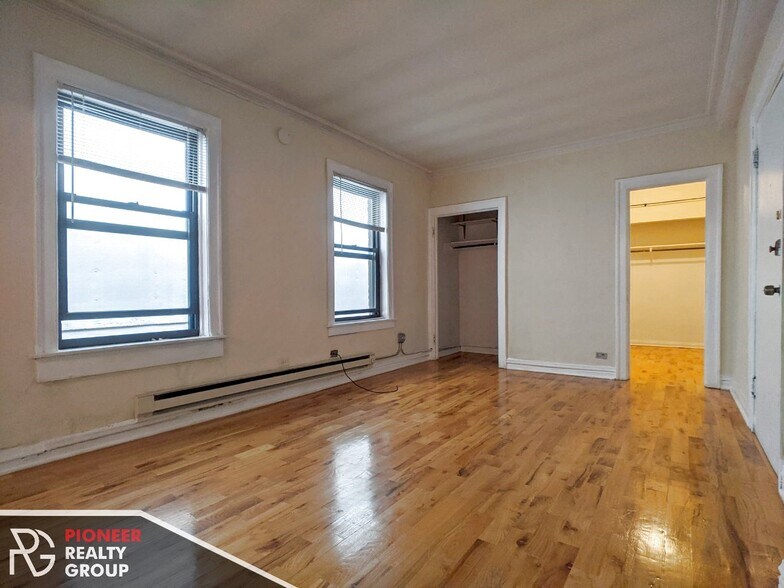 Building Photo - 1350 N Dearborn St