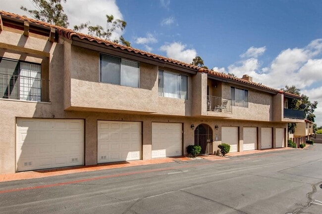Building Photo - AVAILABLE NOW FOR PRE-PLEASING! 2 BEDROOM ...