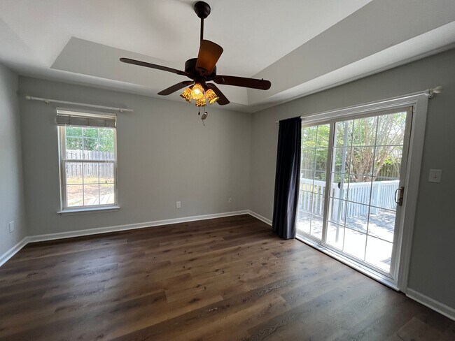 Building Photo - Discover this well-maintained 3-bedroom, 2-bath home in Wilmington, NC