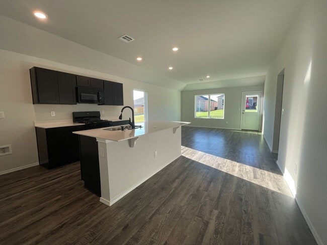 Building Photo - New Neighborhood Home - Edmond Schools