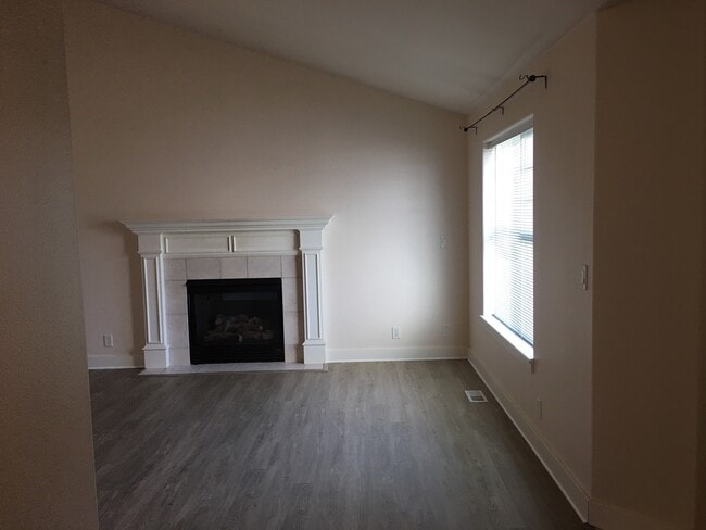Building Photo - Beautiful 3 bedroom 2 bath home