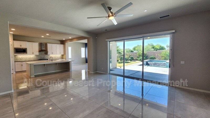 Building Photo - 78987 Yorkville Ln