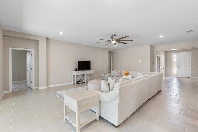 Building Photo - 33700 Hamilton Hl Ln