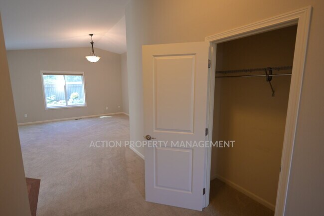 Building Photo - 3 bed 2 bath in Jennies Meadow, Sequim