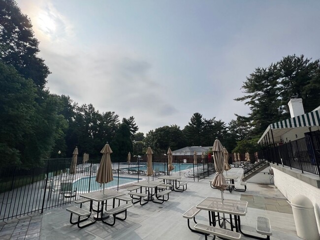 Building Photo - Spacious 2 Bed 2 Bath Condo In Vibrant The...