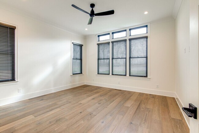 Building Photo - Like New 4 Bedroom Luxury Home in Franklin TN