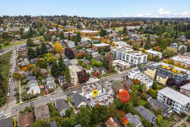 Building Photo - 823 NE 70th St