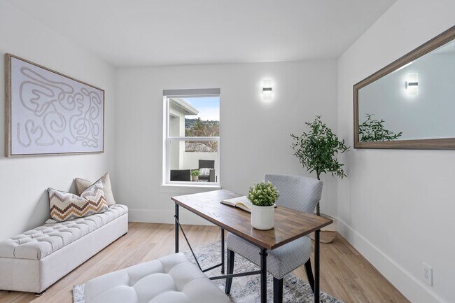 Building Photo - Stunning 4/3 in the Oakland Hills