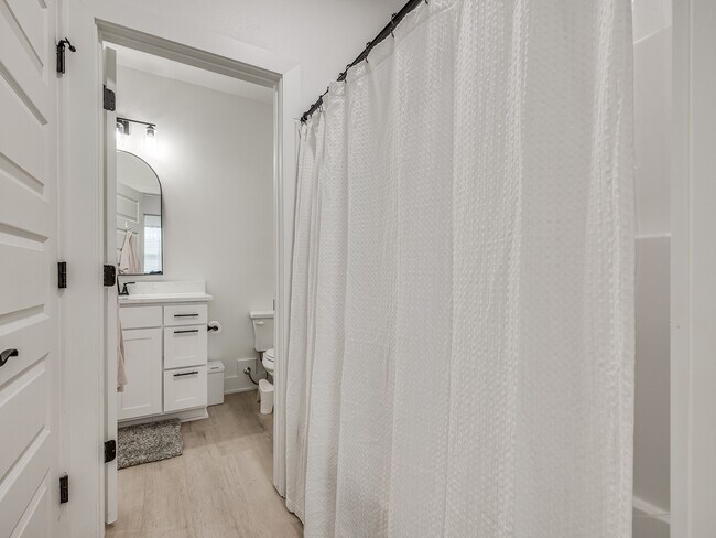 Building Photo - 1670 N Leverett Ave