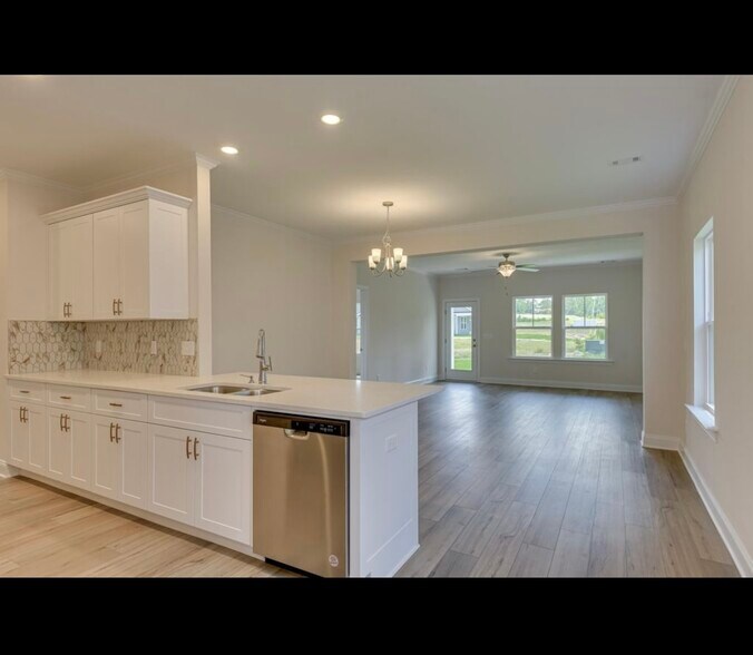 Building Photo - 9 Coslett Dr