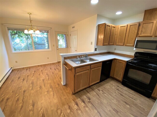 Building Photo - 2 Bed 1.5 Bath Condo! W/S/G/Lawn Care Included!