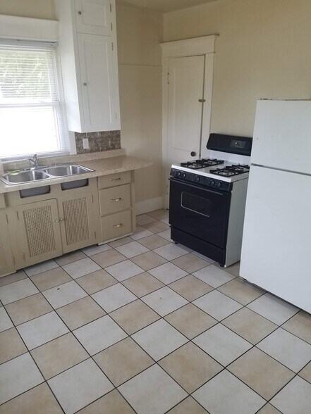 Building Photo - 218 Hammond Ave