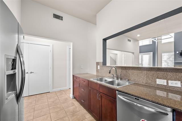 Building Photo - 6927 Sumner St