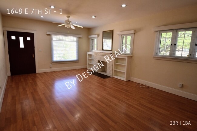 Building Photo - Vintage 2 Bed 1 Bath Bungalow - WALKING DI...