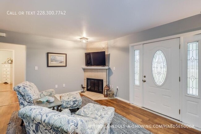 Building Photo - 419 E 2nd St