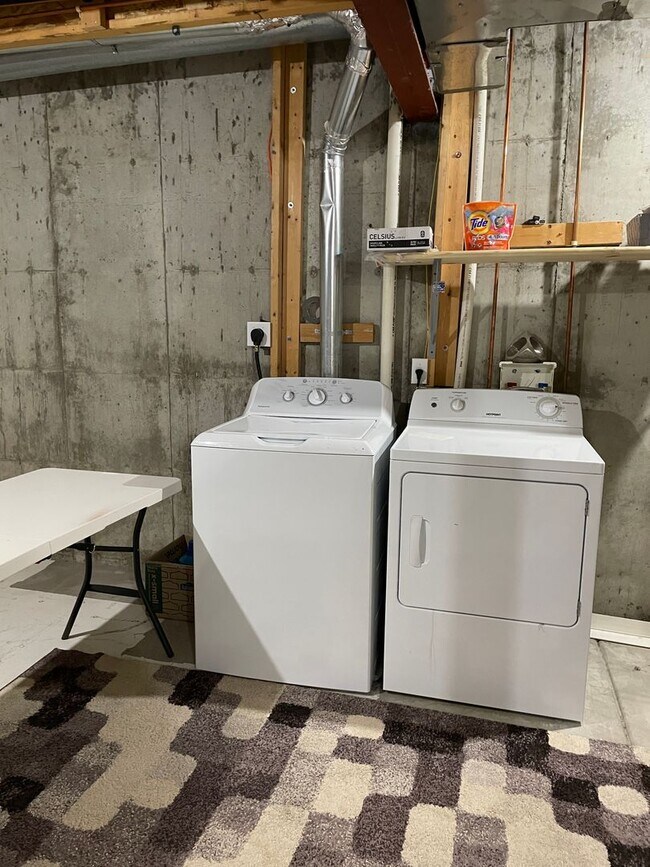 Building Photo - Lovely 2BD/1.5 BA Broomfield Townhome - Av...