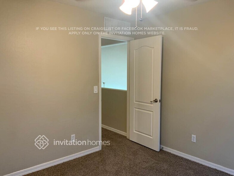 Building Photo - 2005 W Green Tree Dr