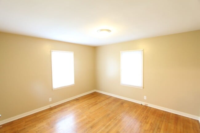 Building Photo - New On The Market! Cute! Cute! Cute! Better Hurry To See This One!!