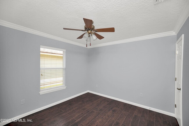 Building Photo - 757 MacKenzie Cir