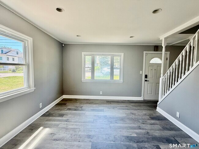 Building Photo - 41 Albin Rd