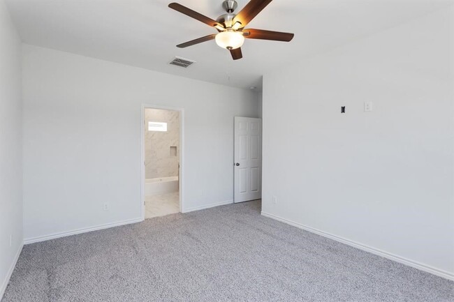 Building Photo - 11623 Waldemar Dr