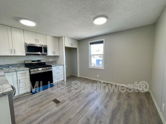 Building Photo - 437 Riverfront Dr