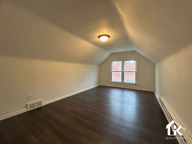 Building Photo - 5915 Farmbrook St